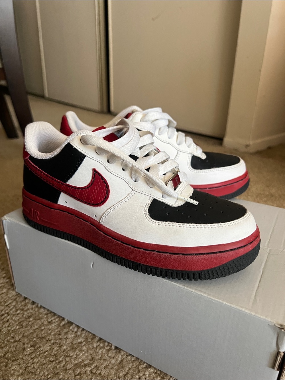 Nike Air Force 1 (GS) White with Black and Red Accents - Picture 1 of 4